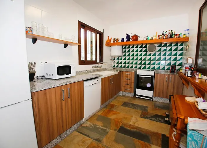 Magnificient Rural With Pool And Bbq فيلة